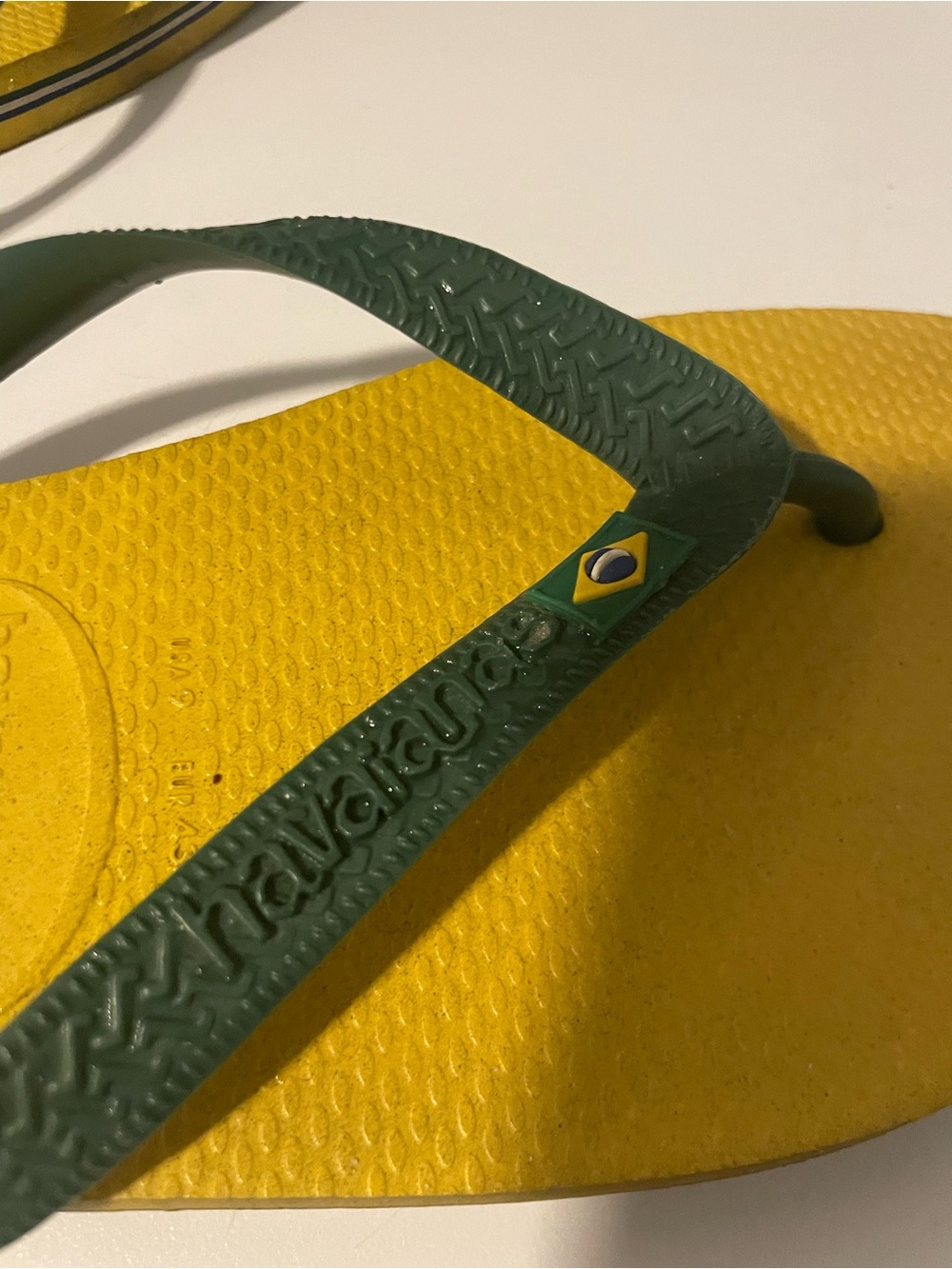 Havaianas Yellow Footbed with Green Straps Flip Flops sz9, 41-42 - Picture 2 of 5